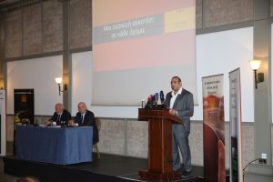Ο Υπουργός Μεταφορών, Επικοινωνιών και Έργων κύριος Γιάννης Καρούσος